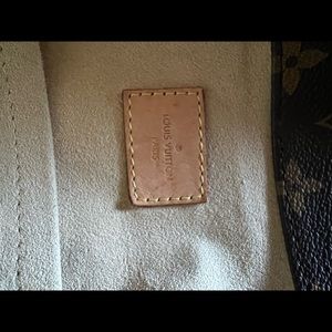 LOUIS VUITTON PURSE ARTSY MM GREAT CONDITION,original box and purse bag included